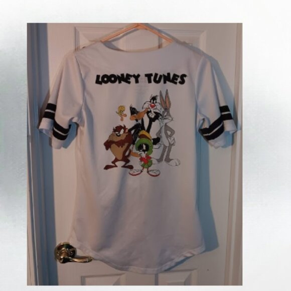 Looney Tunes white button up jersey style shirt size medium - Picture 2 of 7